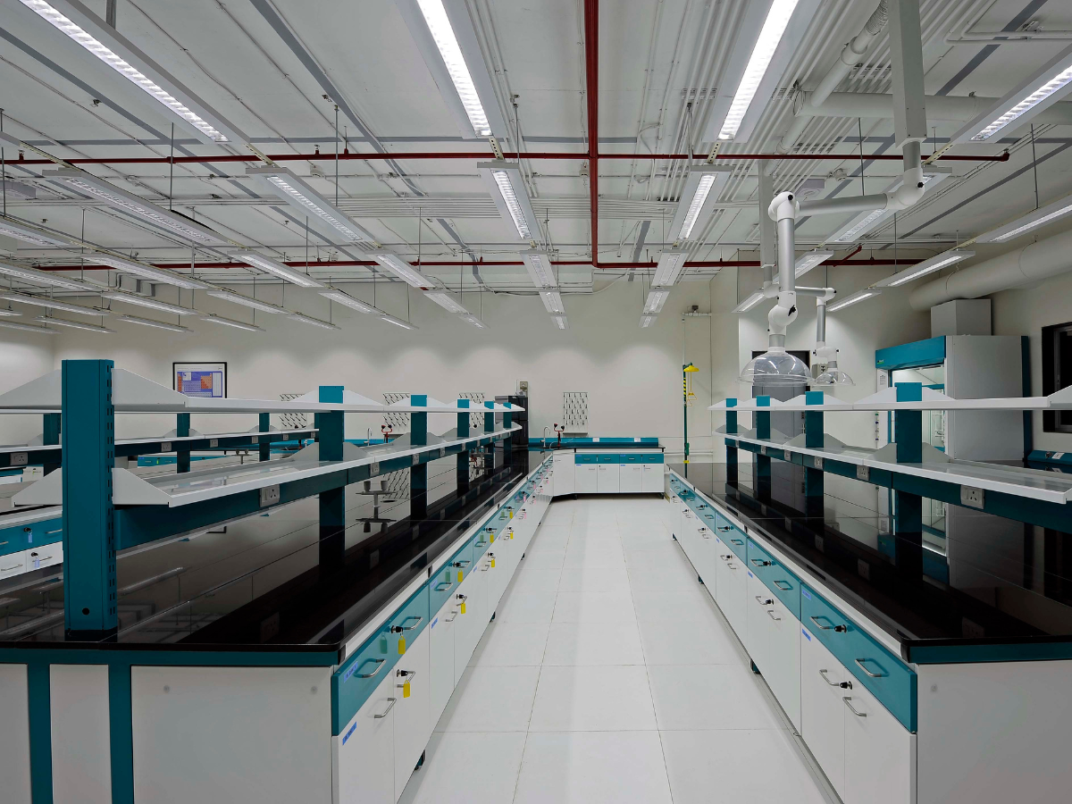 Flexis C Frame Lab Furniture by LabGuard - For R&D Labs