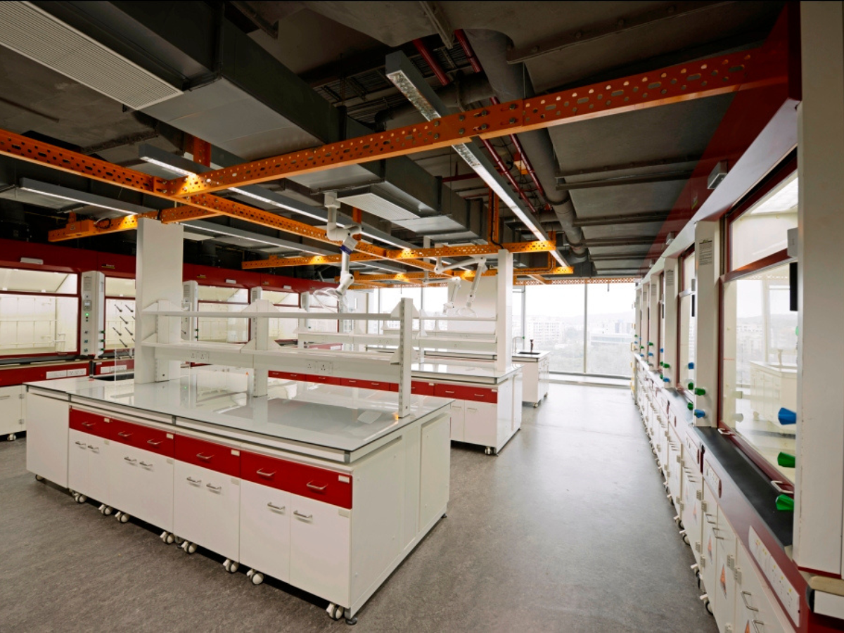 Flexis Lab Furniture by LabGuard - For R&D Labs