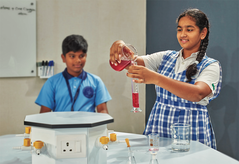 Quant - Octagon Island Table school 02